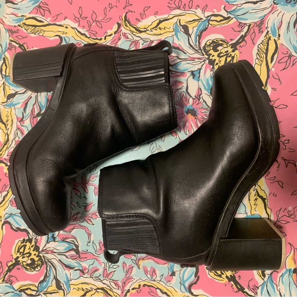 EUC Sorel Blake Waterproof Black Leather Pull-on Chunky Chelsea Ankle Boots